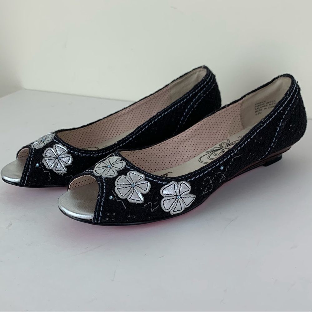 Kenzie Timber Black‎ Fabric/Silver Flower Boho Low Wedge 8.5